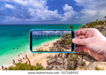 Making photos by smartphone of the beach in Tulum
