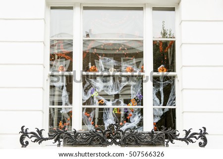 Halloween in London, England. Halloween is not a traditional celebration in London. The celebration of it has been introduced by ex-pat Americans. Still Londoners have begun to embrace the festival.