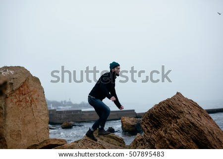 atmospheric pictures of sailor at sea, where it goes on the rocks and surrounded by rocks