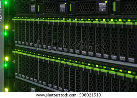 Array disk storage in data center