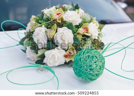 Wedding decoration on the luxury white car