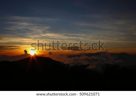 The sunrise from viewpoint on Peninjakan was beautiful.