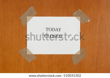 sign that says "today closed" attached on the door