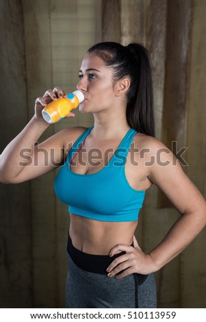portrait of muscular and sporty woman with diet suplementation for muscular and sporty woman with diet suplementation for copy space. For product display montage. Business presentation.opy space