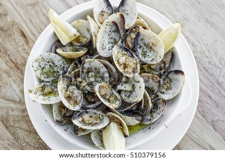 garlic white wine steamed fresh clams seafood tapas simple snack ameijoas bulhao pato portuguese style Royalty-Free Stock Photo #510379156
