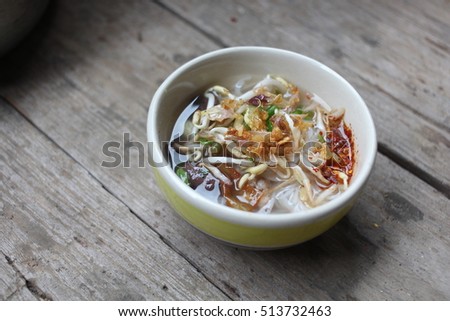 The vermicelli in bowl on the wood table