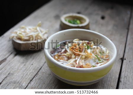 The vermicelli with vegetable garnish