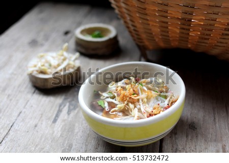 Thai rice vermicelli with garnish