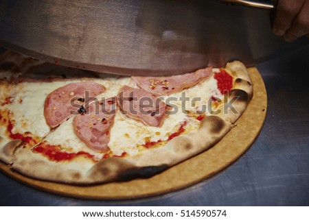Cutting pizza