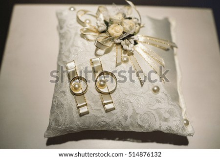 Two wedding rings on the lace pillow