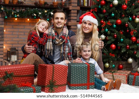 Christmas photo family at tree