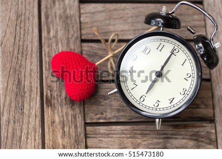6 o'clock of retro vintage clock with red heart and sun light morning, loving time or memory times.