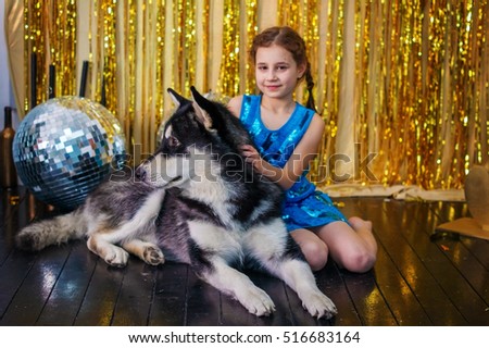 Child girl on stage to train a big dog.