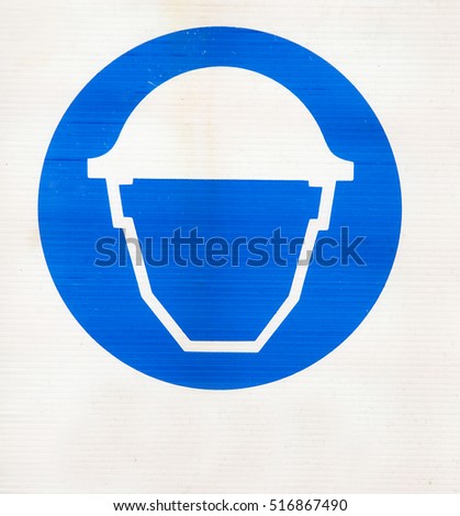 sign of obligation to wear a helmet