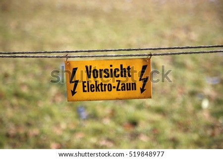 Electric fence / text: Caution, electric fence!