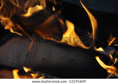 Picture of logs in flame of fire which burn out