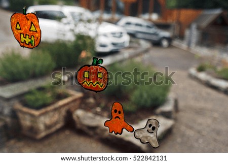 Children's drawing  pumpkin for Halloweenon   on the window