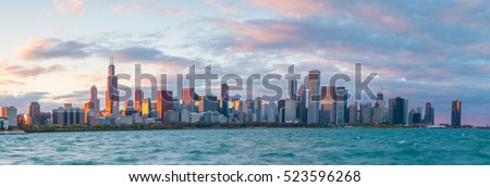 Downtown chicago skyline at sunset Illinois, USA Royalty-Free Stock Photo #523596268