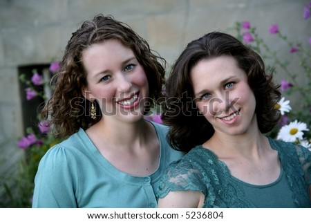 fraternal twins in senior picture