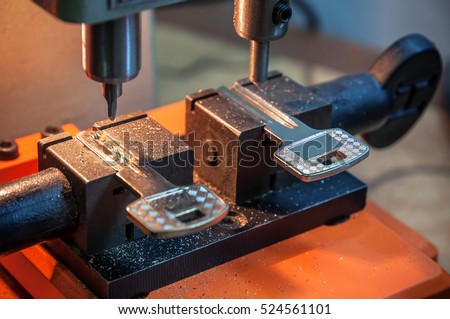 locksmith duplicate machine make new key Royalty-Free Stock Photo #524561101