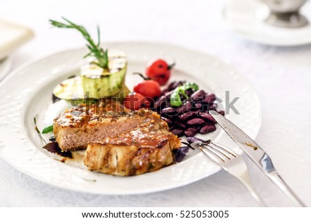 steak with grilled vegetables