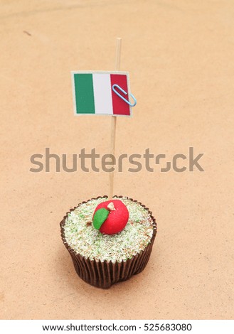 picture of a flag on a apple cupcake, italy