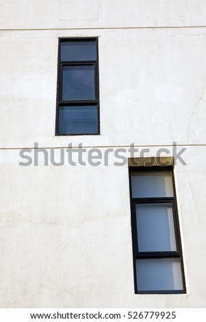 Windows at side of building and blue sky.