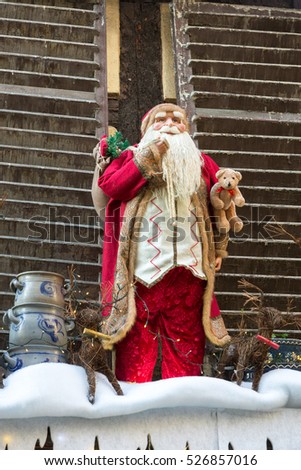 Santa Claus figurine with the gifts