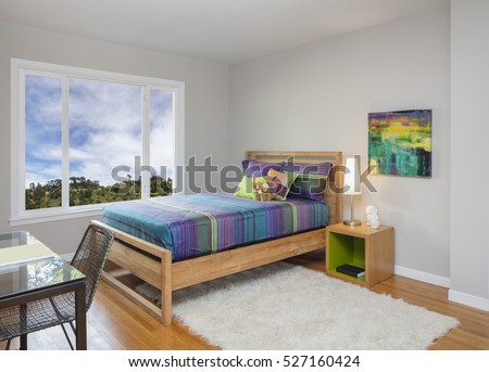 Modern teenager / kids bedroom with rug and working desk.