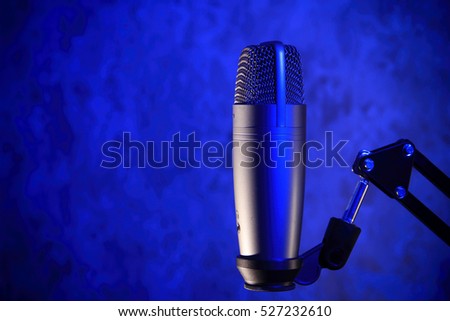 Condenser microphone on stand