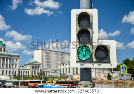 Traffic lights with straight arrow