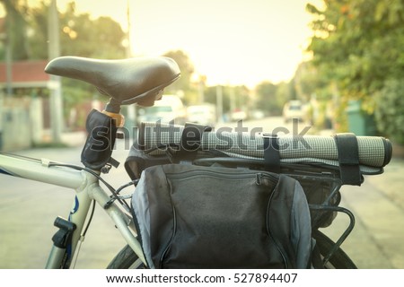 Close up a bicycle seat with mat, bag, going on a picnic