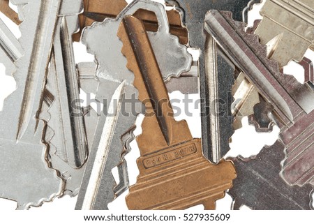 A lose pile of shiny new cut keys