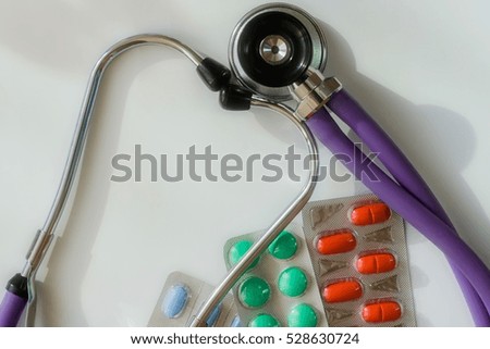 stethoscope with pills
