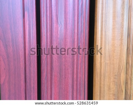 The wood grain background.