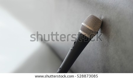 
Microphone on grunge texture background 