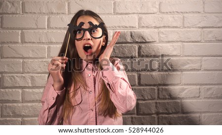 Girl holding a banner with black glasses