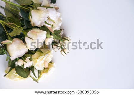 Bouquet of white roses on the table Royalty-Free Stock Photo #530093356