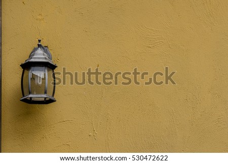 The vintage style of the lamp at the wall.