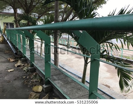 Steel barrier, steel-level areas, which stand for the height.