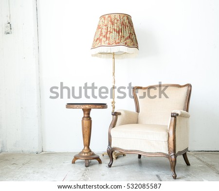 White Vintage classical farbirc style Chair with lamp
