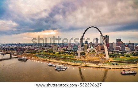 st. louis arch Royalty-Free Stock Photo #532396627