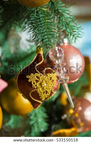The toys that hang on the tree. Ornaments on the tree