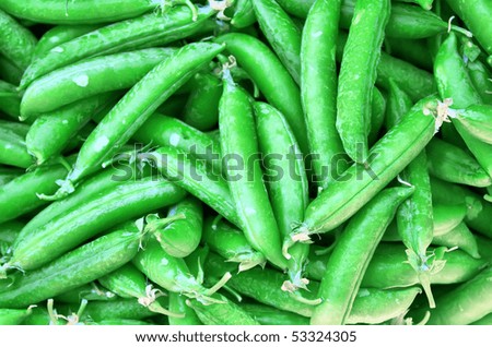 Photo of green peas on the market