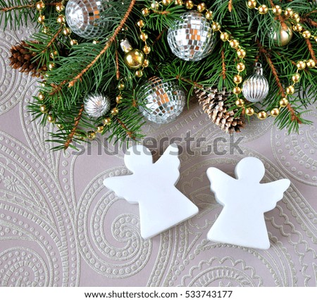 Figures of angels, fir branches and Christmas decorations.
