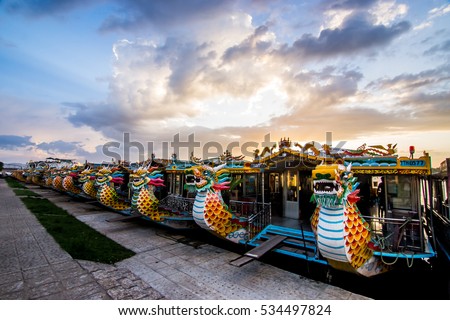 Dragon boat hue vietnam Royalty-Free Stock Photo #534497824