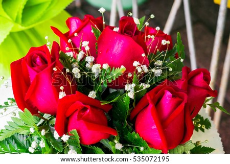 Roses bouquet with others flowers decoration with package for sale.