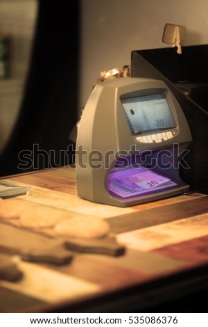 The IR and UV banknote detector