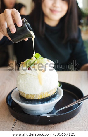 Melon Bingsu Korea dessert