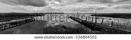 Light play in the Bodden ouch Usedom with fishing boat footbridge - black+white-Bearbeitet